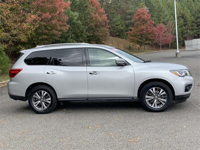 2020 nissan pathfinder sv