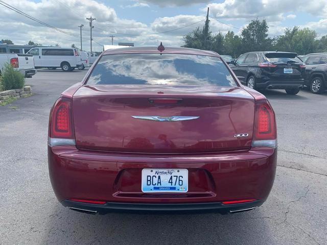 2019 chrysler 300 touring