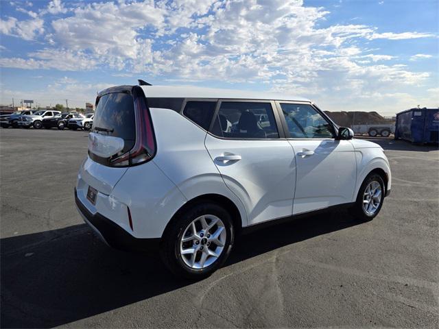 2023 kia soul lx