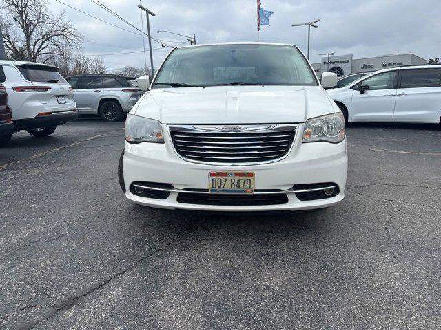 2012 chrysler town & country touring