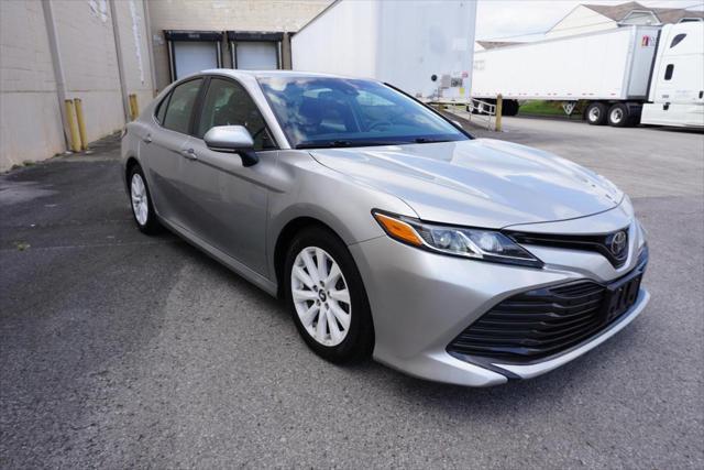 2018 toyota camry le