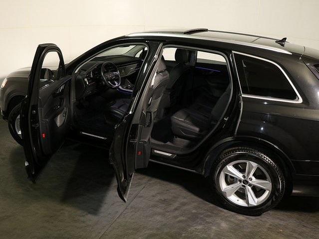 2024 audi q7 45 premium plus