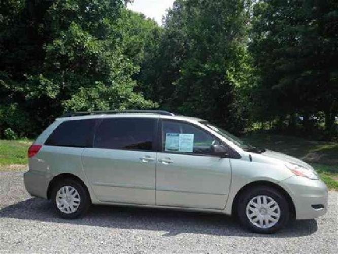 2007 toyota sienna le in gloucester, va
