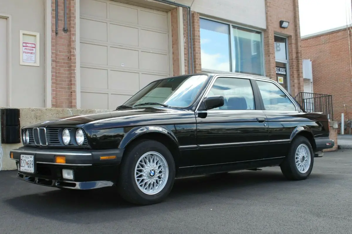 1987 bmw 325 is schwarz/cherry