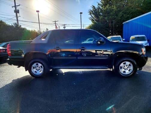 2010 chevrolet avalanche in northwoods, illinois