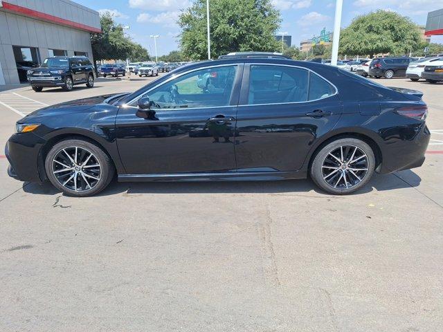 2022 toyota camry se