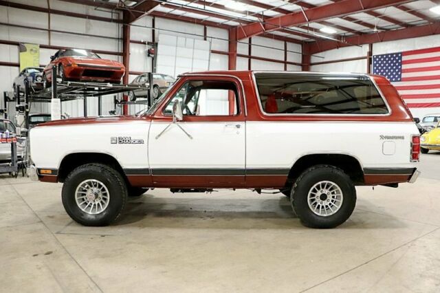 1984 dodge ramcharger 32280 miles two tone garnet red/white suv 5.9l v8 automat