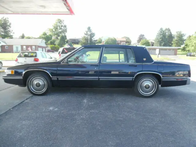1993 cadillac sedan de ville, garage kept! abosultely beautiful automobile!