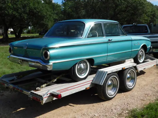 1961 ford falcon deluxe sedan