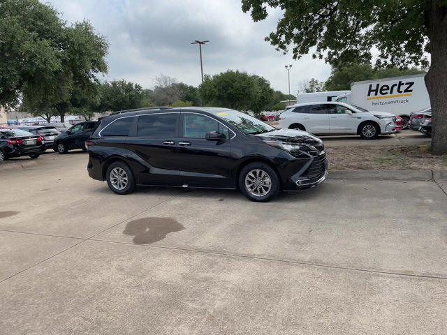 2023 toyota sienna xle 8 passenger