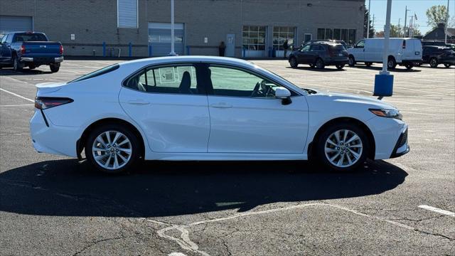 2022 toyota camry se