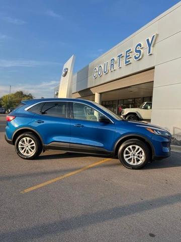 2022 ford escape se