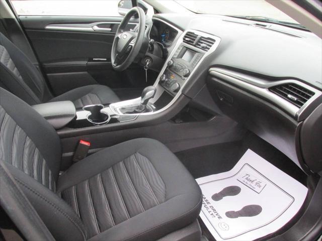 2016 ford fusion se