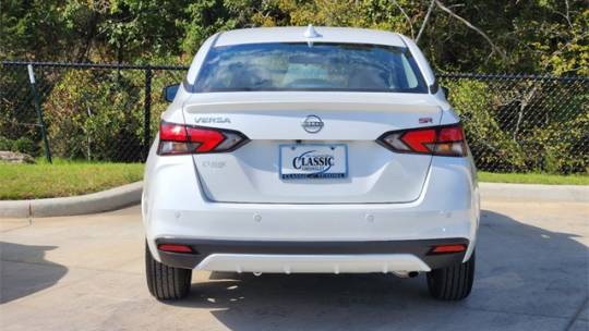 2024 nissan versa sr