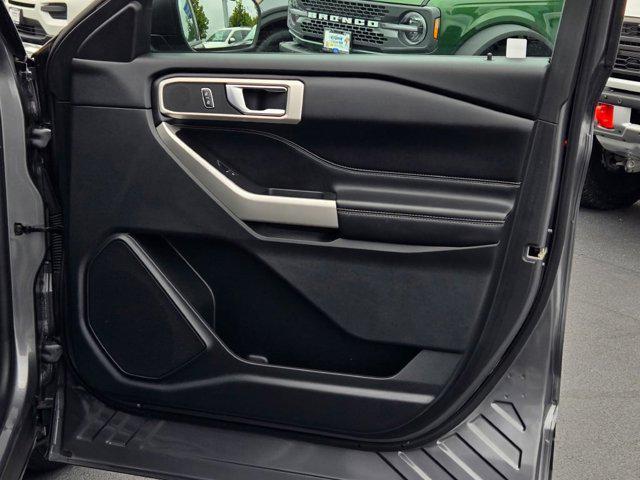 2022 ford explorer xlt
