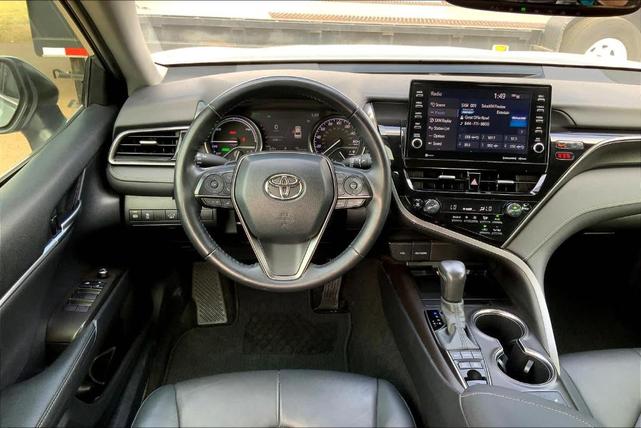 2022 toyota camry hybrid xse