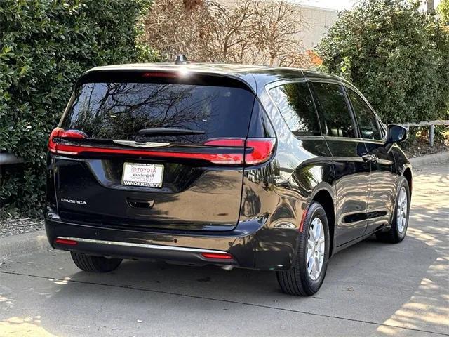 2023 chrysler pacifica touring l