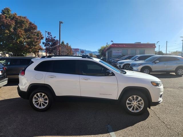 2022 jeep cherokee latitude lux