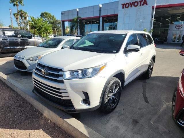 2019 toyota highlander le
