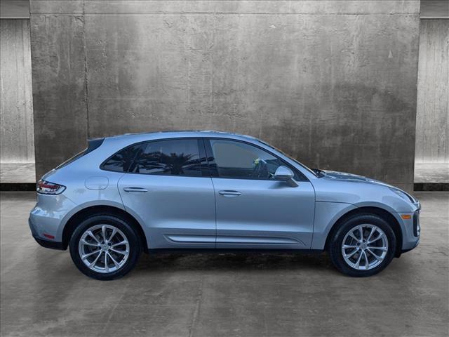 2024 porsche macan base