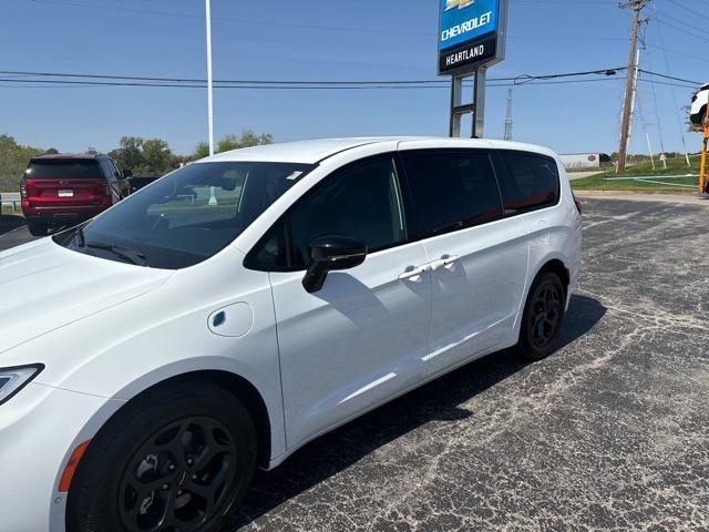2024 chrysler pacifica hybrid s appearance pkg