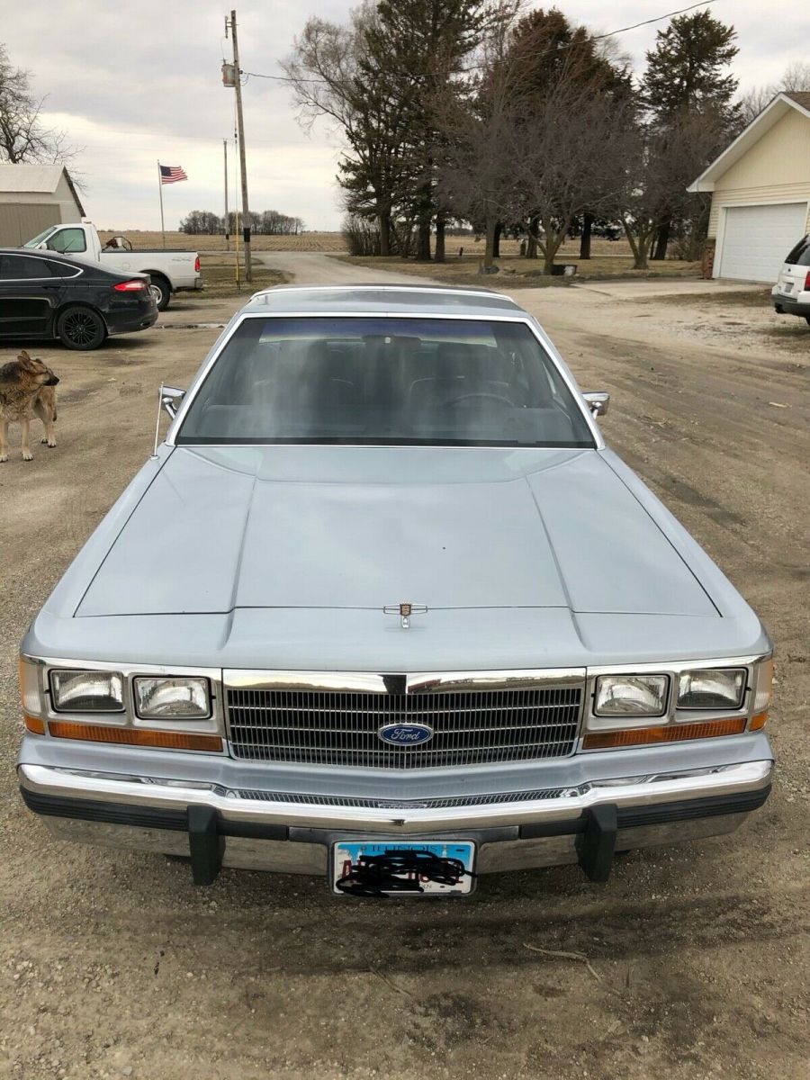 1989 ford crown victoria ltd sedan