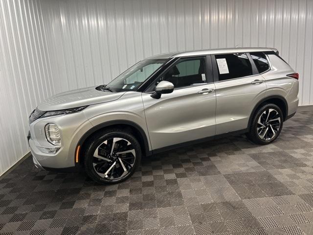 2022 mitsubishi outlander se