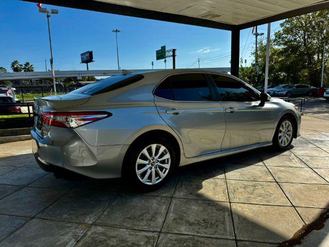 2019 toyota camry le