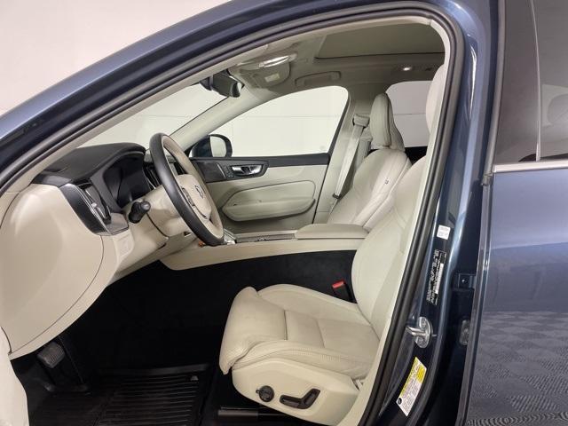 2023 volvo xc60 b5 ultimate bright theme