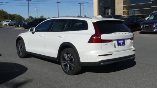 2025 Volvo V60 Cross Country