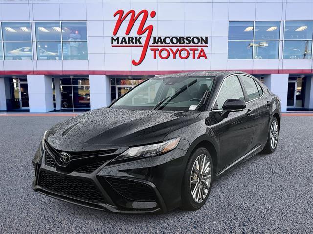 2022 toyota camry se
