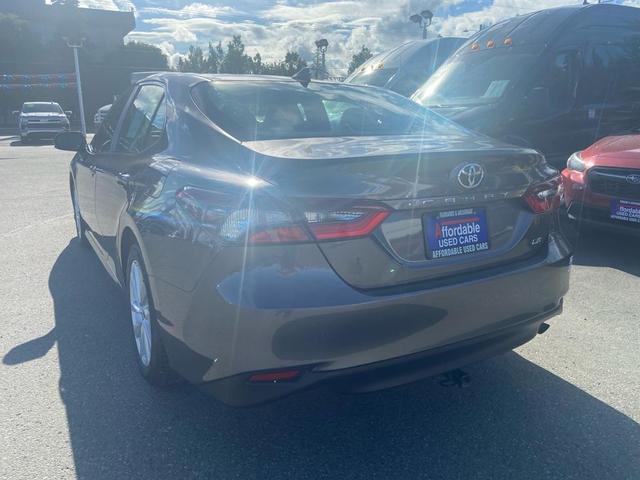 2022 toyota camry le