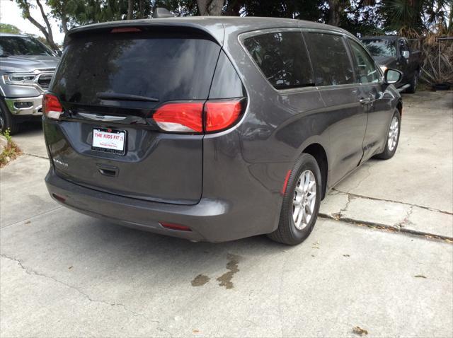 2022 chrysler voyager lx