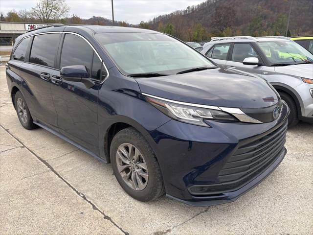 2022 toyota sienna le