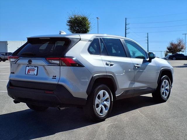 2022 toyota rav4 le