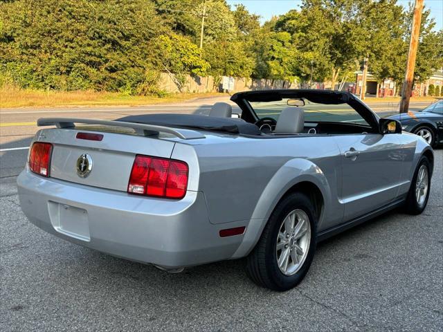 2006 ford mustang base