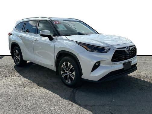 2022 toyota highlander hybrid in secaucus, new jersey