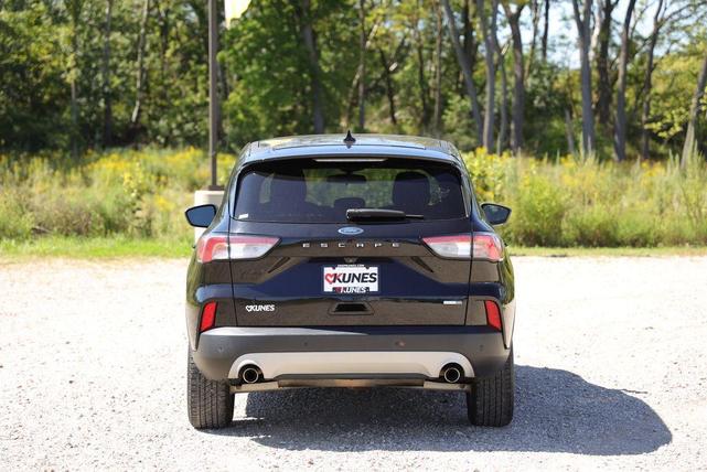 2020 ford escape se