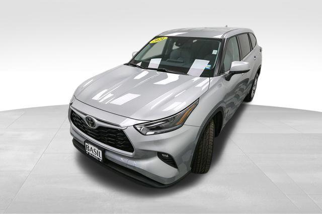 2021 toyota highlander le