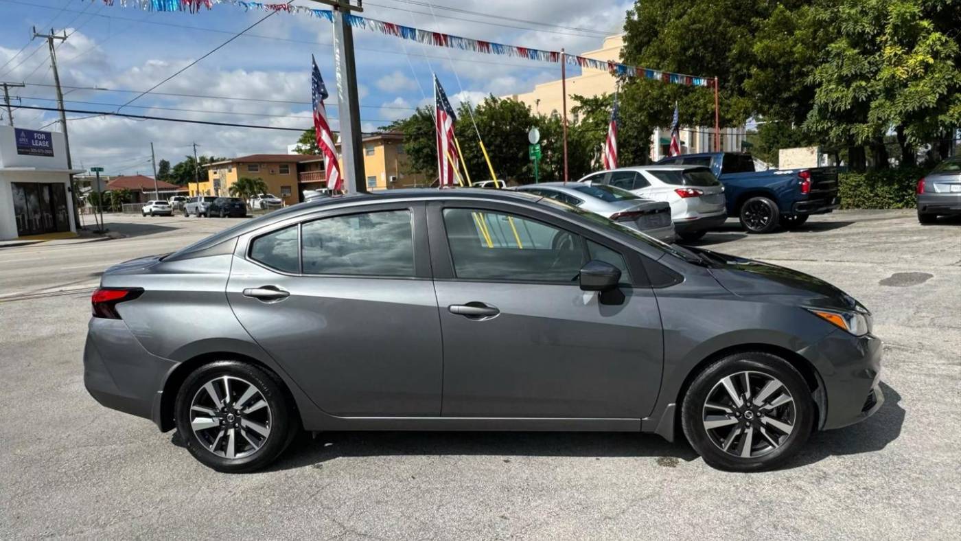 2021 nissan versa sv
