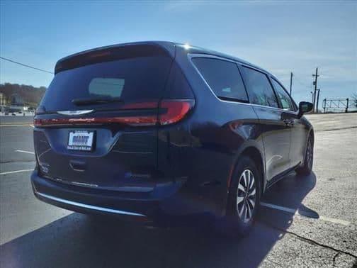 2022 chrysler pacifica hybrid touring l in bellevue, nebraska