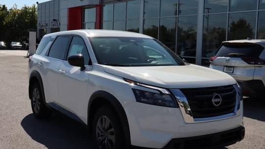 2024 Nissan Pathfinder s
