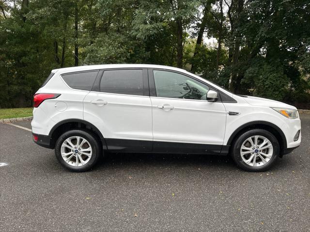 2019 ford escape se