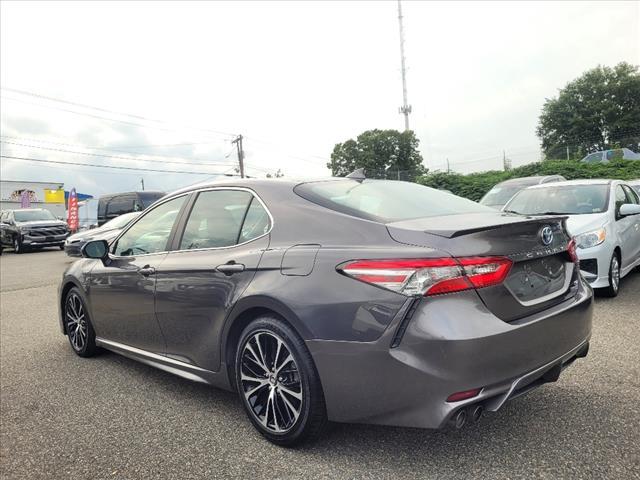 2018 toyota camry hybrid se