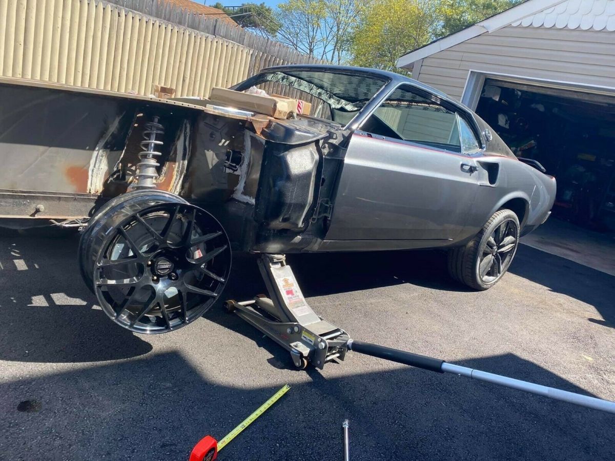 **restomod** 1969 mustang fastback/2012 mustang gt