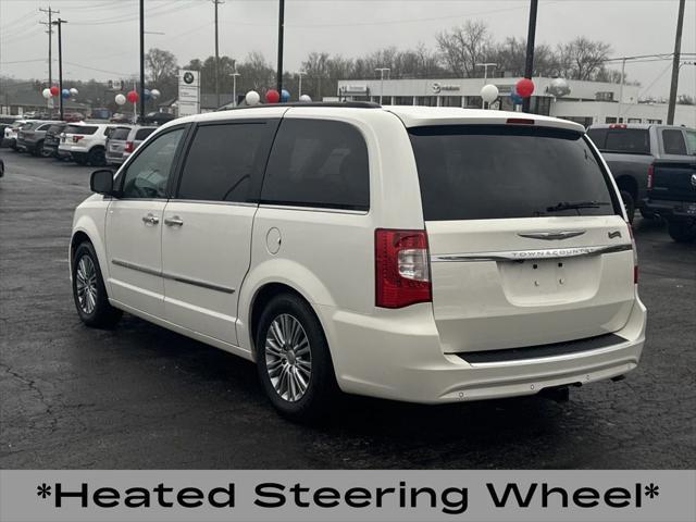 2013 chrysler town & country touring-l