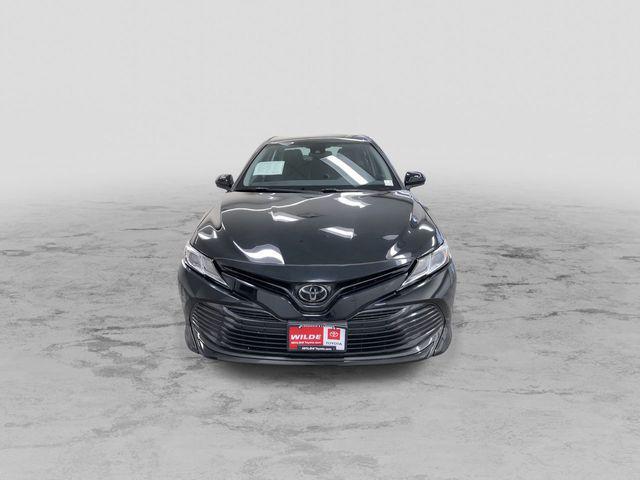 2019 toyota camry le