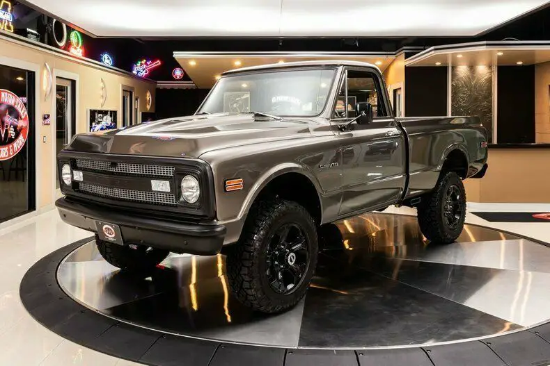 frame off restored k-10! 5.3l ls v8 w/ efi, 4-speed auto, 4wd, a/c, ps, pb, disc