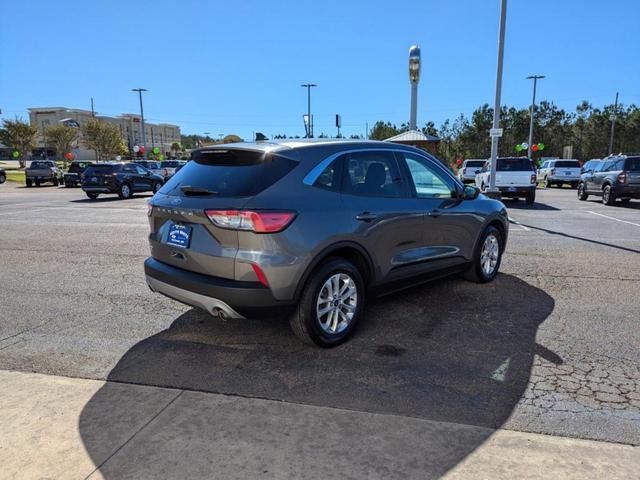 2022 ford escape se