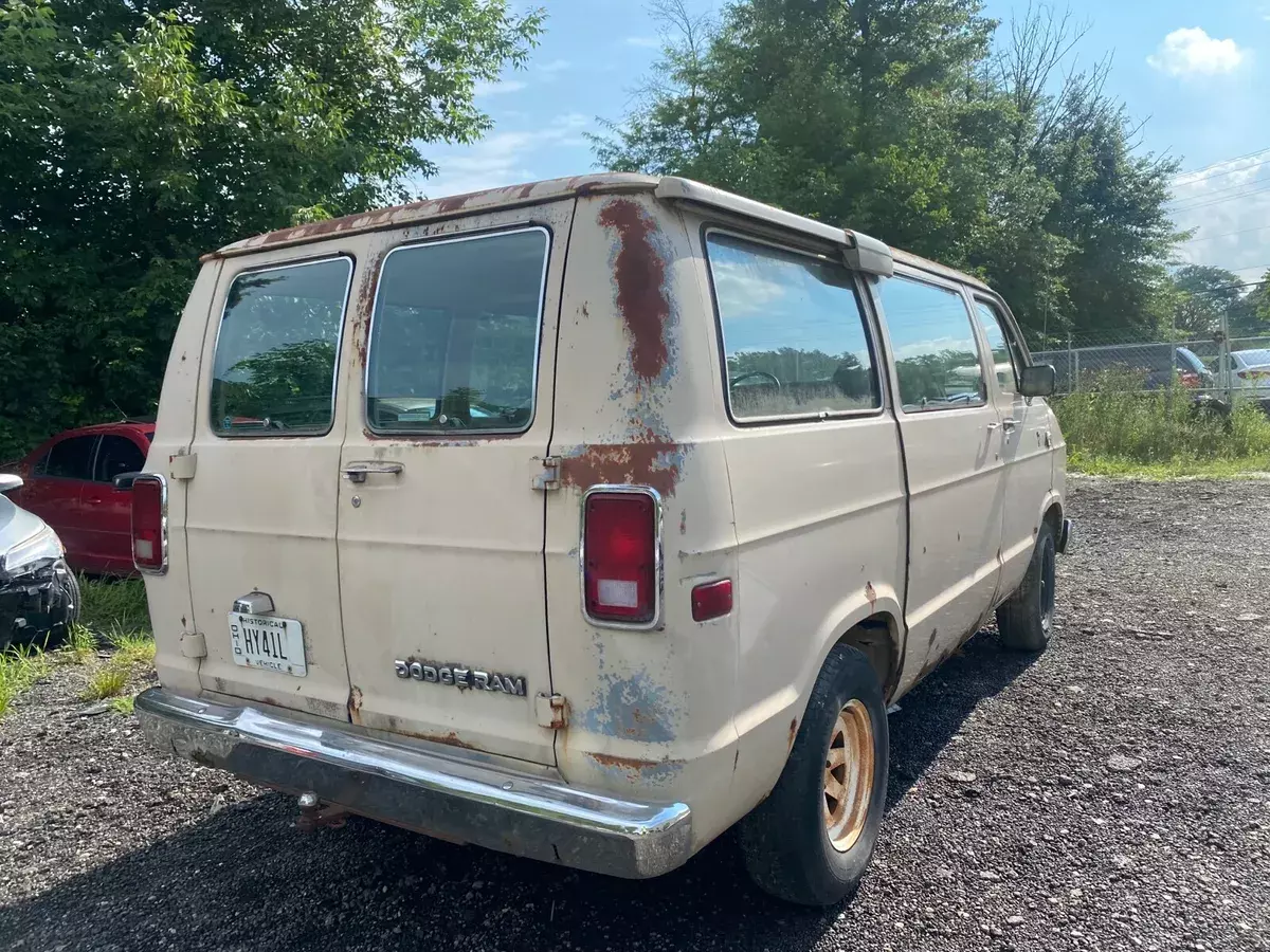 1983 dodge ram wagon van brown rwd automatic b150